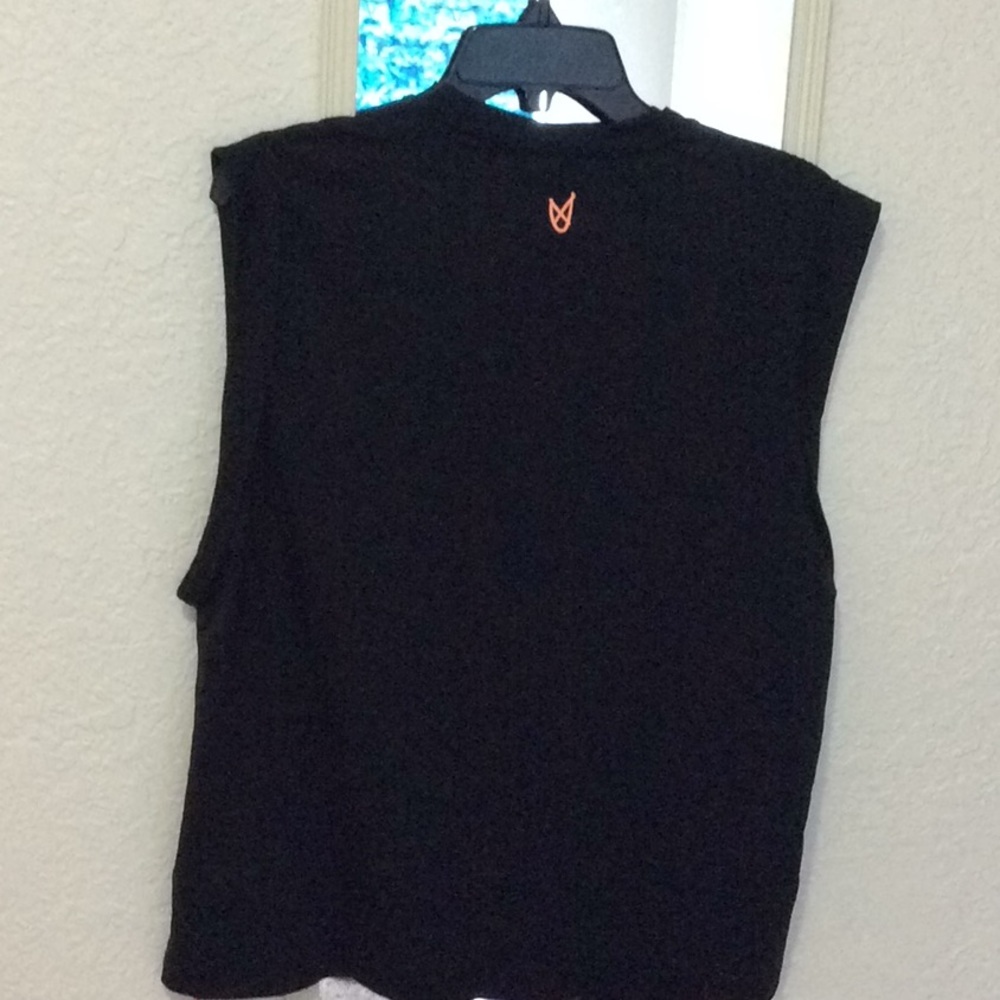 Workout top - Picture 2 of 4